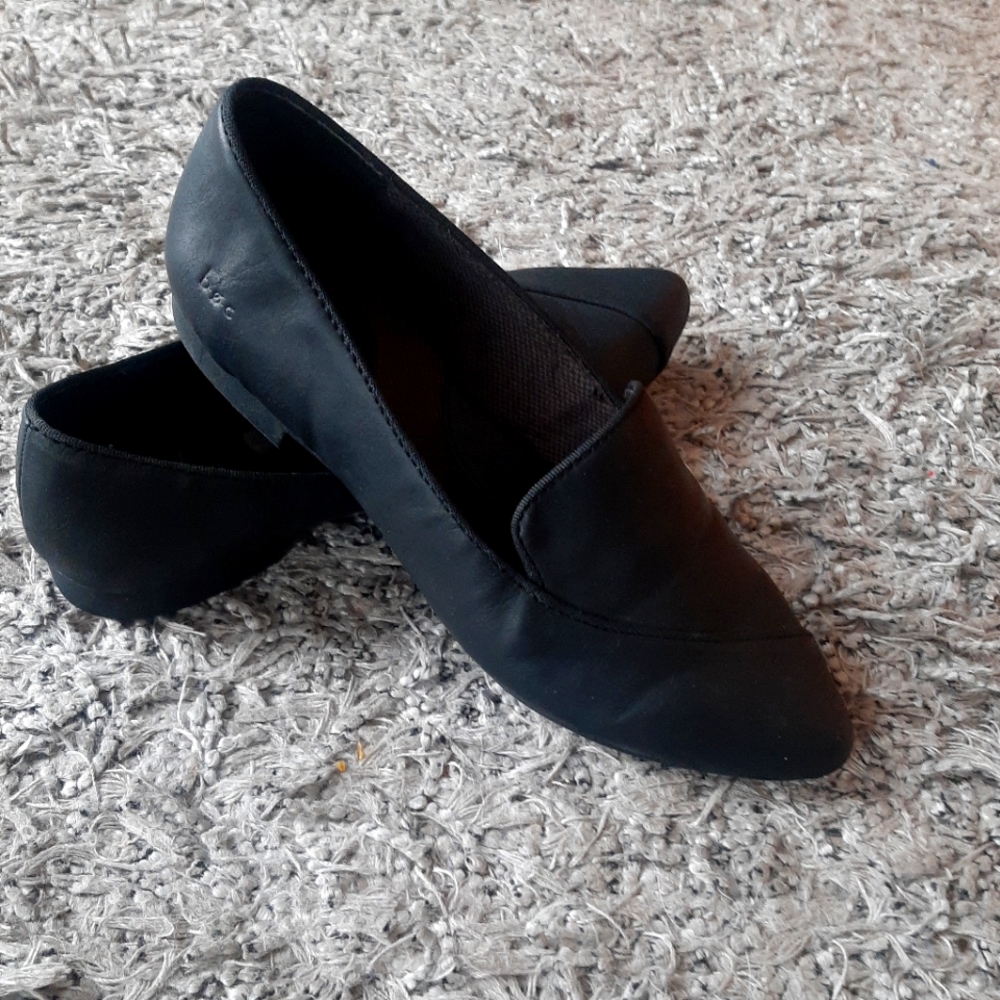 Born BOC Flat Leather Shoes Pointy Toe Flats 10 Career Office Neutral Everyday